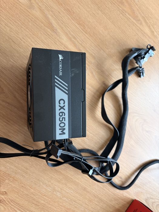 Zasilacz modularny Corsair CX-650M