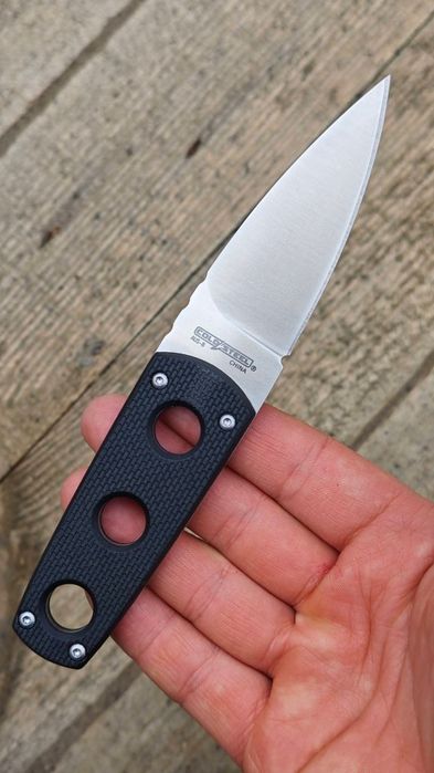 Cold Steel Secret Edge шийний ніж прихованого носіння з ножнами та ланцюжком на шию  
шийний ніж прихованого носіння