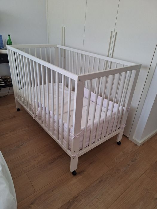 Berço para bebé  + colchão