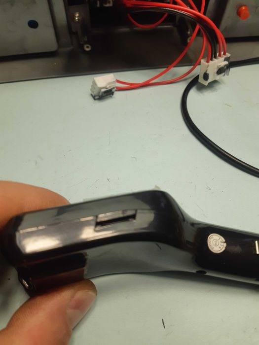 модулятор bluetooth в авто в прикуриватель aux  подключается к радио