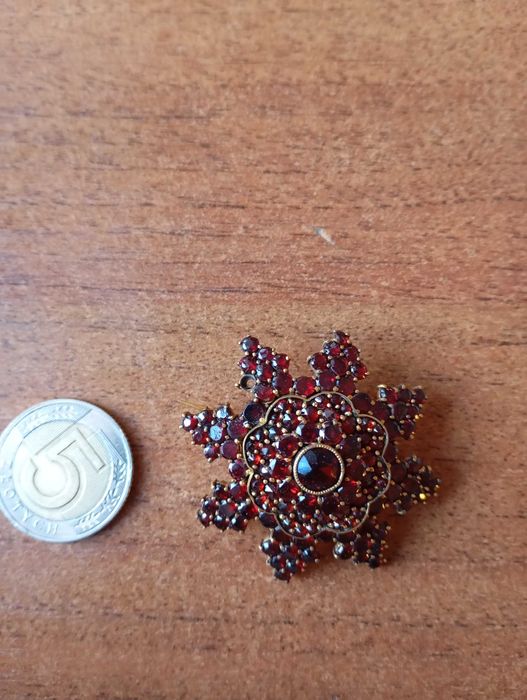 Broszka w stylu clCesarzowej Sisi