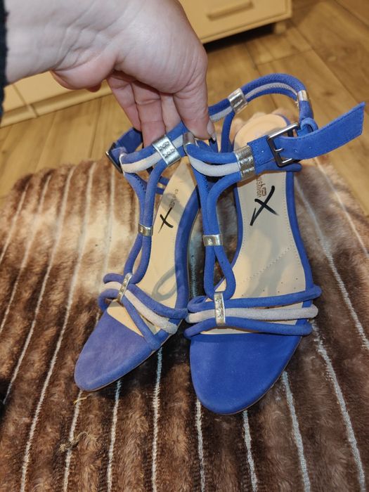 Clarks NIWE sandałki 38