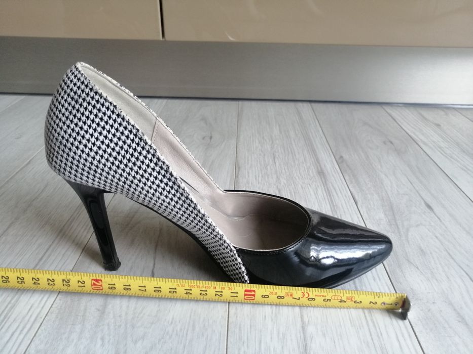 Buty na obcasie biało-czarne