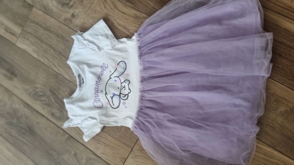 Sprzedam uroczą sukienkę z motywem Cinnamoroll (Sanrio) w rozmiarze 122 Sinsay