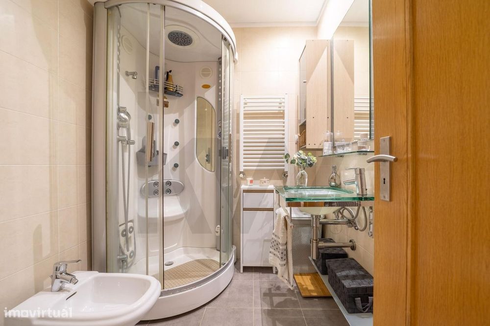 Apartamento T3 com Suite, Arrecadação e Garagem para 3 Carros