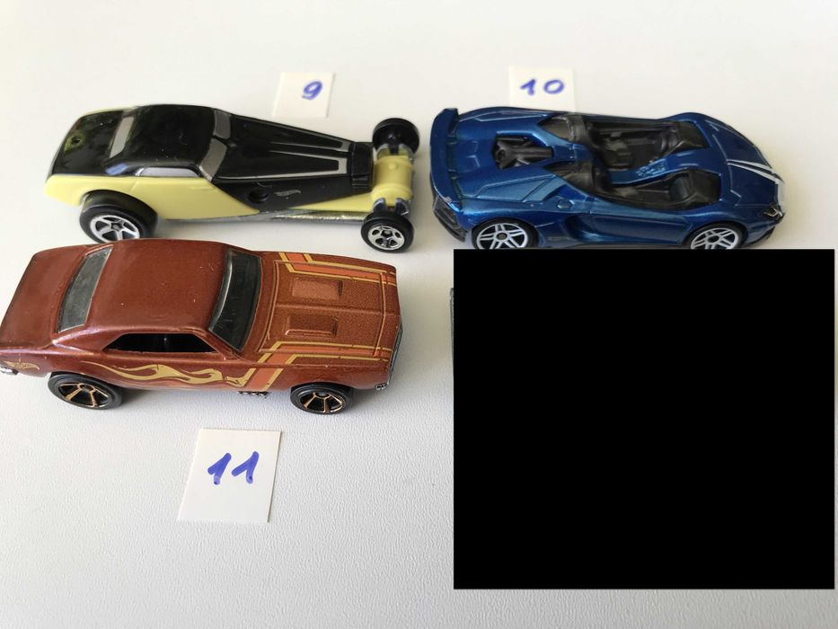 Іграшкові машинки Hot Wheels по штучно