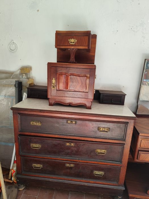 Móveis antigos para venda