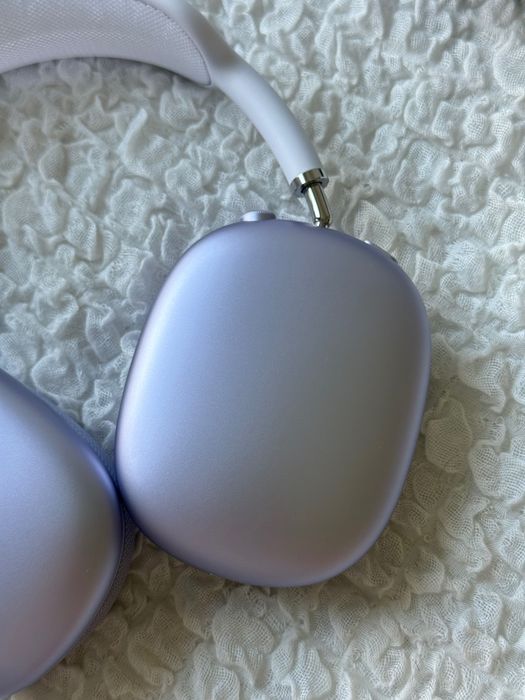 AirPods Max 2 with smart case