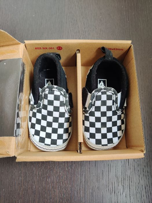 Sapatilhas Vans bebé, tamanho 4,originais, novos e dentro da caixa.