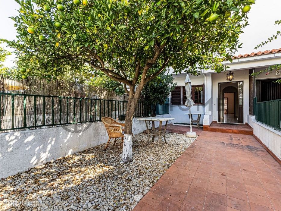 Moradia T2 +1 com garagem e espaço exterior