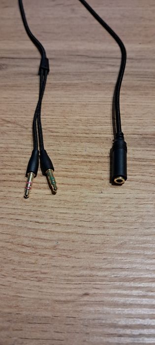 Adapter Przejściówka audio 1 x żeński 3,5 mm, 2 x męski 3,5 mm

Długoś