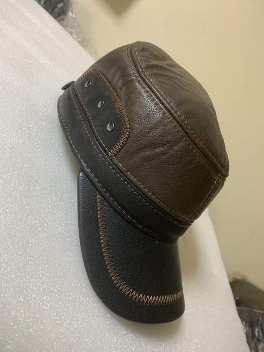 Зимова кепка шкіряна з вушками