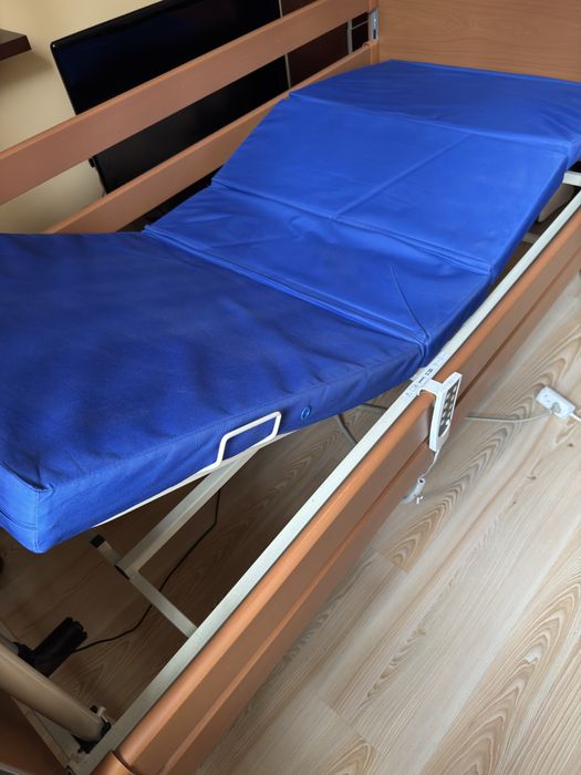 Ліжко медичне з електричним приводом
