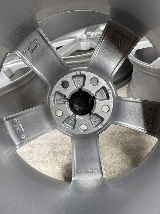 Диски R17 5x112 Et54 7J. Volkswagen Golf Jetta Skoda Octavia A5 A7