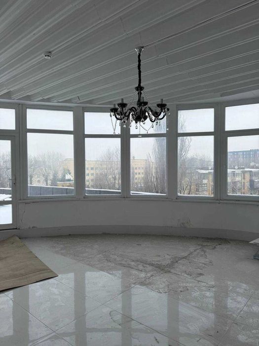 Приміщення з терасою. БЦ luxury. Фасад на вулицю Проскурівська