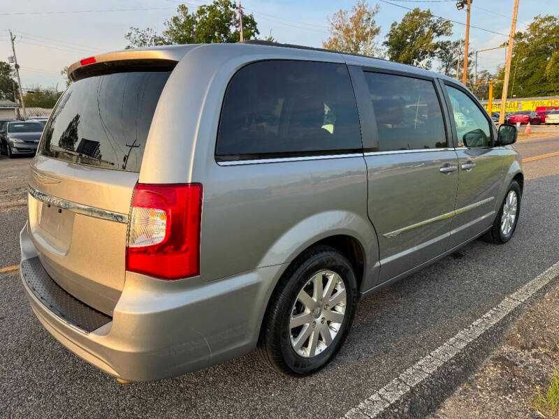2016 Chrysler Town and Country