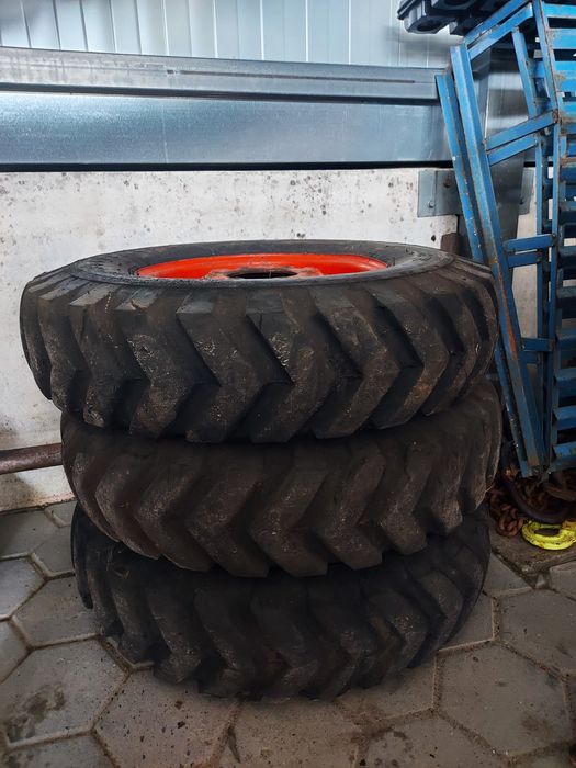 Rodas bobcat completas c/pneus rígidos