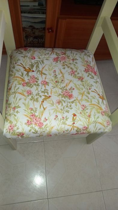 Cadeirão em madeira, renovado.