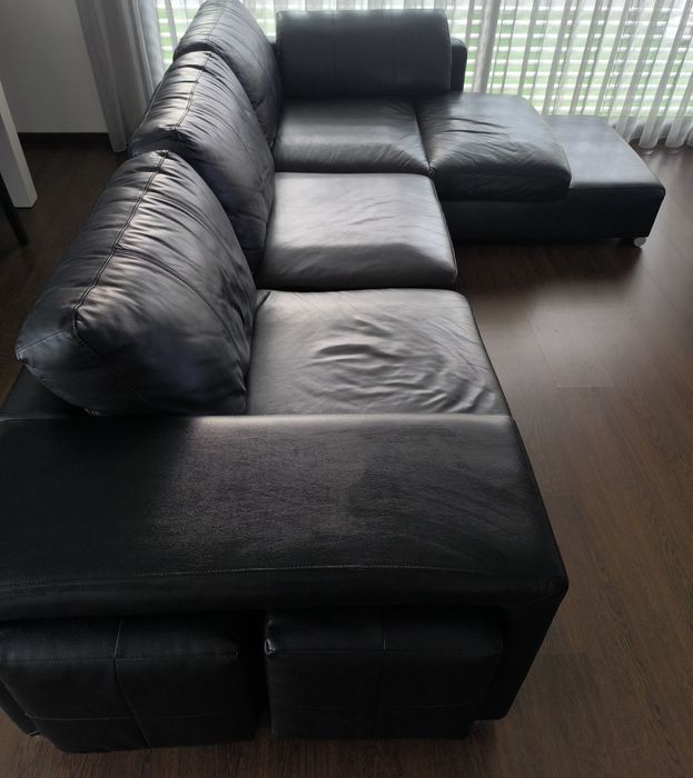 Sofá com chaise long em pele