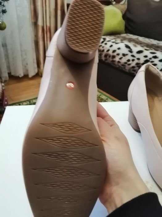 Продам туфлі на каблуку