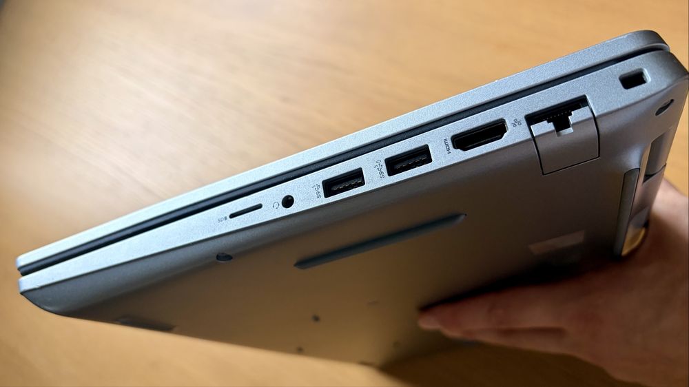 Dell Latitude 5521 / i7-11850H / 32 GB RAM / 512 GB SSD / Win 11 Pro / + Filtr Prywatyzujący Dell / Stan BDB