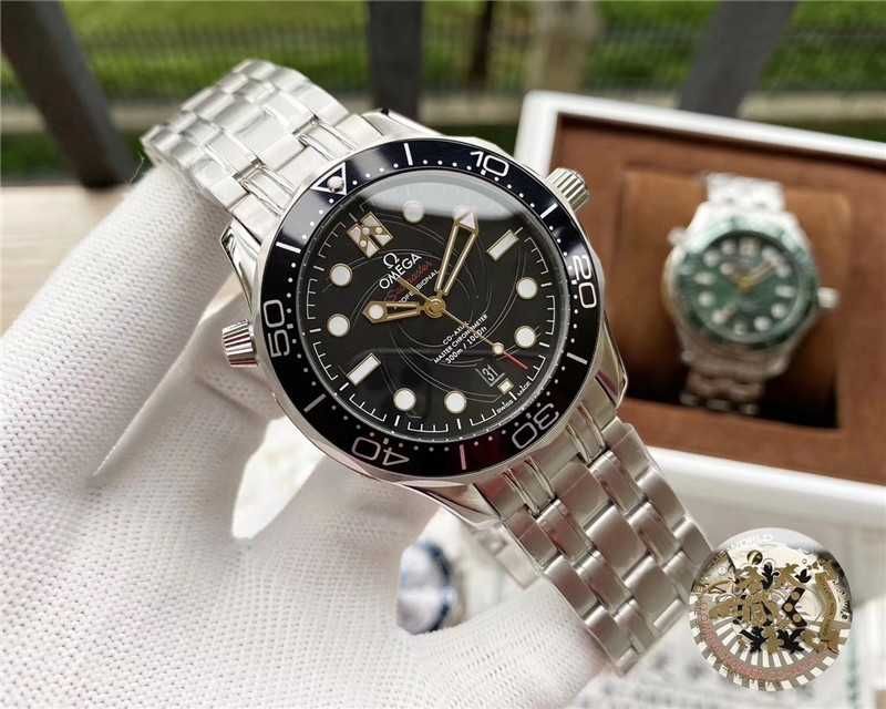 Годинник Omega Seamaster Diver 300M, likely the "James Bond" limited edition black