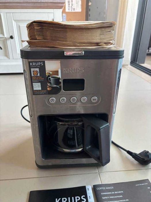 Maquina de café Krups e papéis de filtro