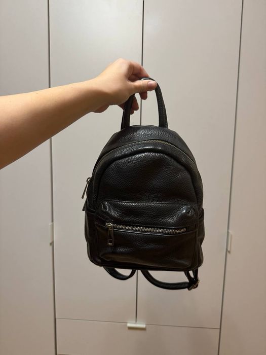 Шкіряний рюкзак чорного кольору