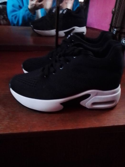 Кросівки на весну