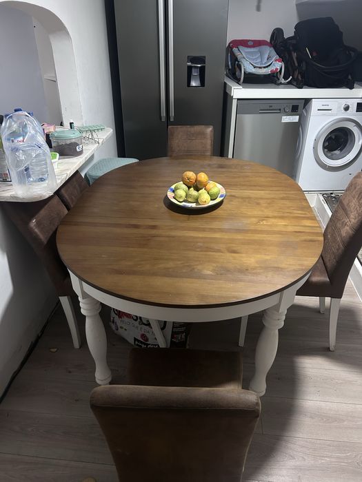 Mesa de jantar com  5 cadeiras