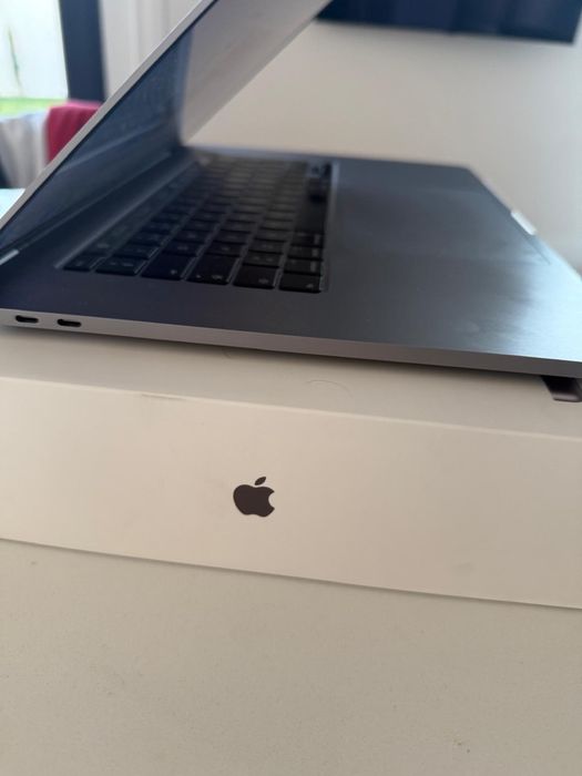 MacBook Pro 16” - i7 512gd ssd 16gb Ram
