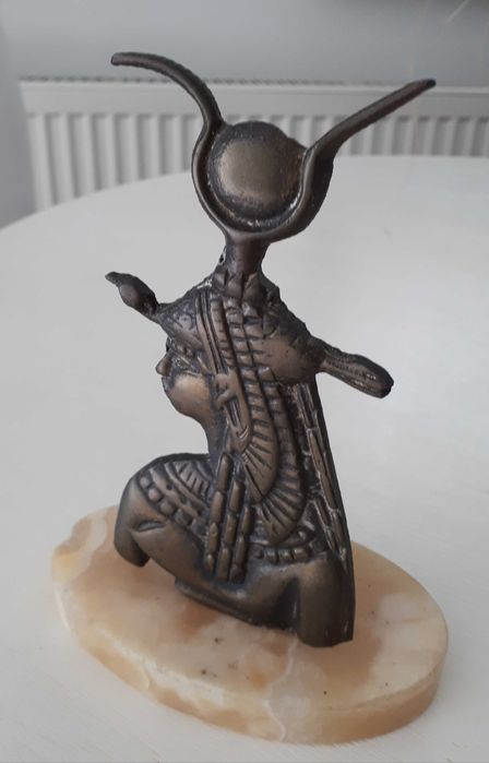 popiersie  egipcjanka - kapłanka HATHOR na postumencie z ONYKSU