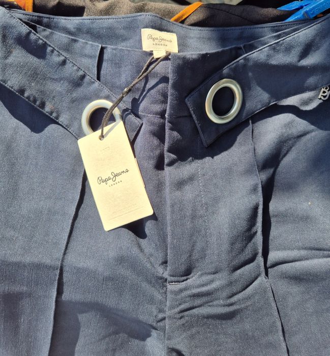 Calças clássicas,uma novas com etiqueta da marca Pepe Jeans