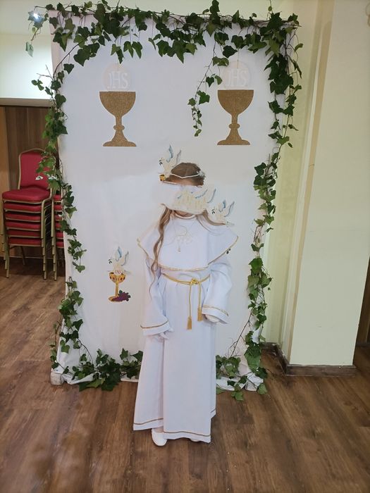 Alba komunijna dziewczynka