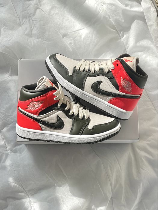 Air Jordan 1 Mid SE Black Toe 2022