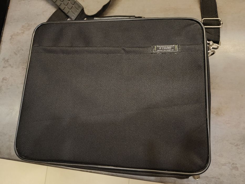 Torba na laptopa i dokumenty