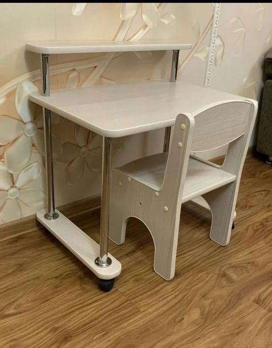 Продам столик _ парта