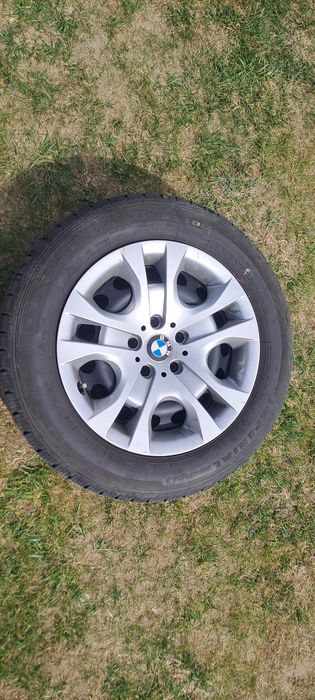 Komplet Felg Stalowych z Kołpakami  oraz oponami  zimowymi. Oryginalne BMW Serii x3
Serii 1, Serii 3
O rozstawie śrub 5x120 
Wielkość 17 Cali 
Szeroko