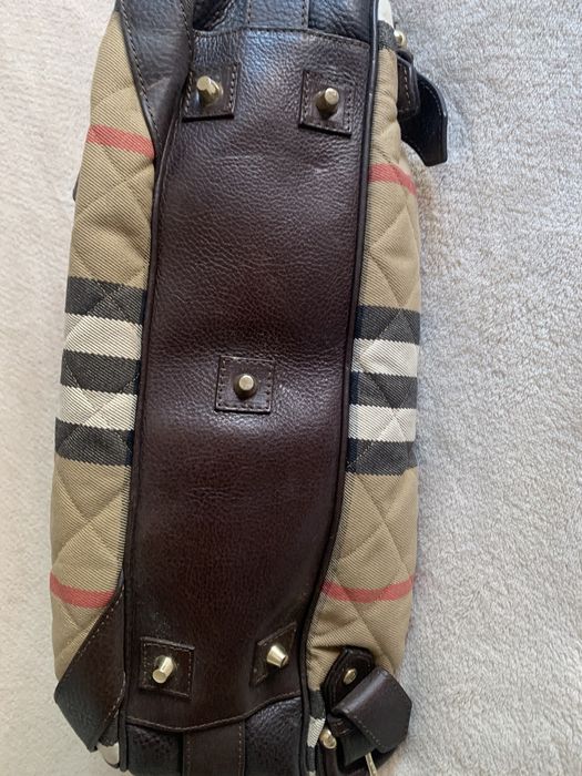 Mala Burberry. Preço nova 950€.