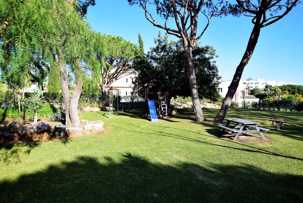 Alugo T1 em Vilamoura com piscina até ao final de Junho