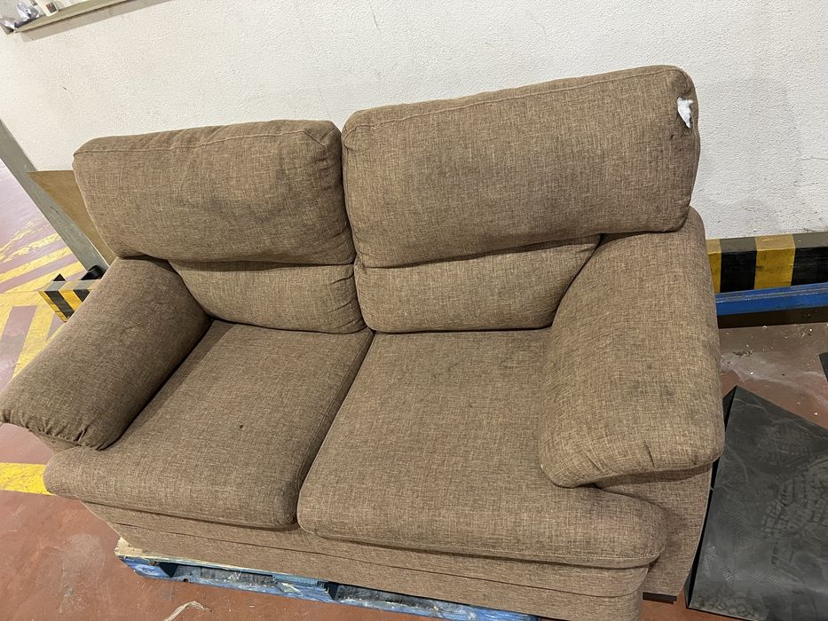 sofá de dois lugares