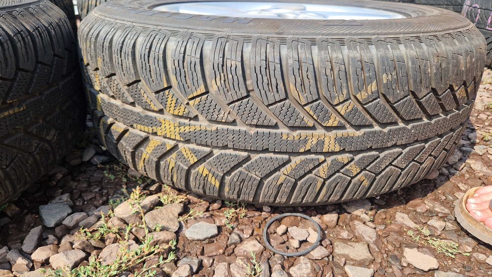 Opony zimowe Semperit Master-Grip 2 215/65R16 98H Kpl.