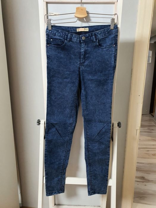 Granatowe Spodnie Cropp 38 M rurki skinny