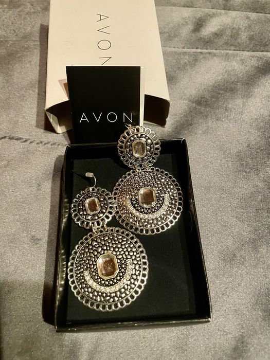 Brincos Avon novos