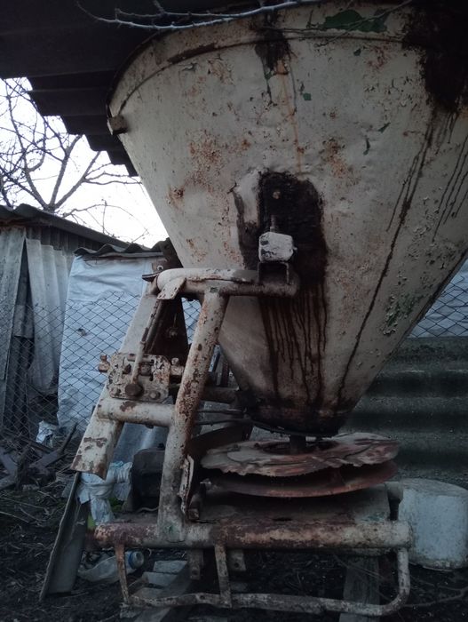 Розкидач міндобрив