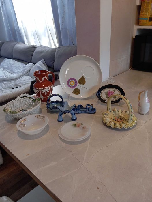 Várias peças em cerâmica decorativas