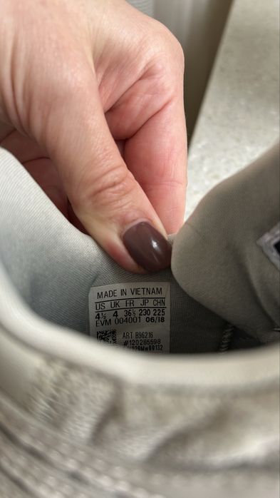 Кросівки Adidas.
