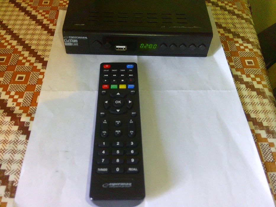 Dekoder dvb-t2 h.265 Cabletech, pilot prawie nieużywany, jak nowy, stan bardzo dobry.