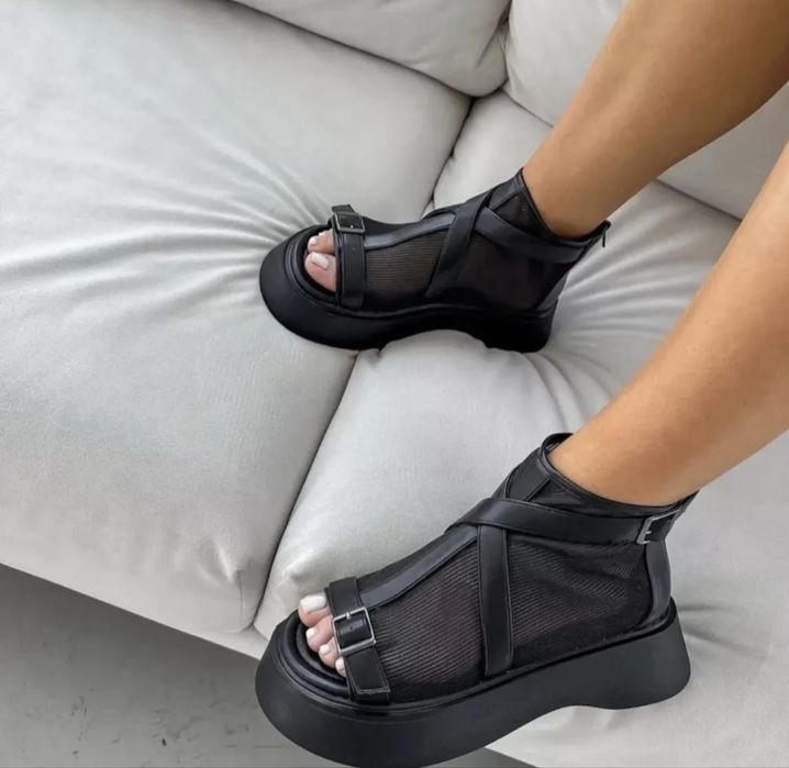 Босоніжки в новому стані !!!39 р( 24-24,5 см)