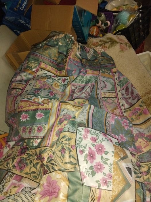 3 cortinados em tecido estampada